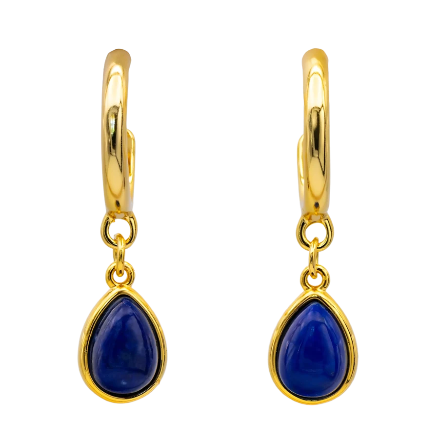 Zarte goldene Creole „Sarah“ von Maima Manufaktur mit Lapislazuli-Tropfen aus vergoldetem 925 Silber.